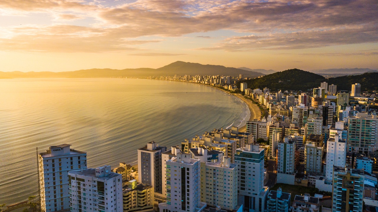 Capa do artigo 'Valorização Imobiliária No Litoral Catarinense!' na categoria Outras