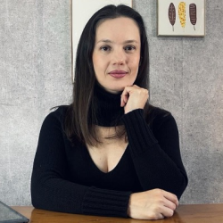 Aline Ribeiro  